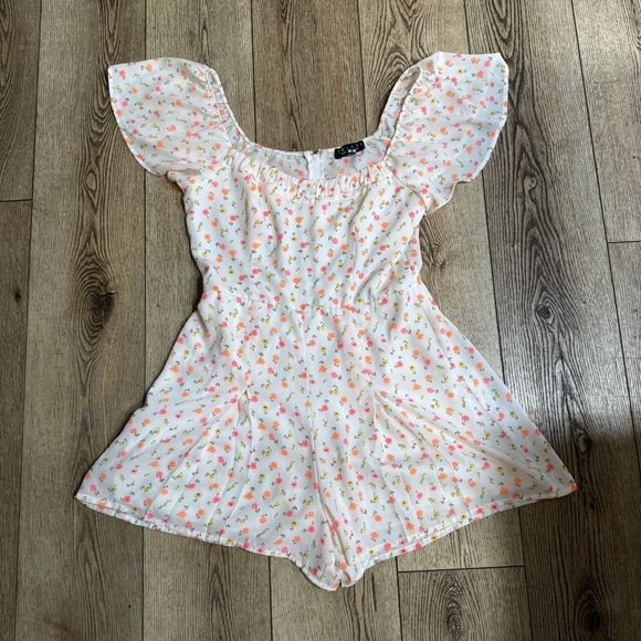 Trixxi Clothing Company white short romper pink orange flowers cap sleeves, M. - Picture 2 of 16